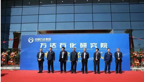 涓囪揪.png