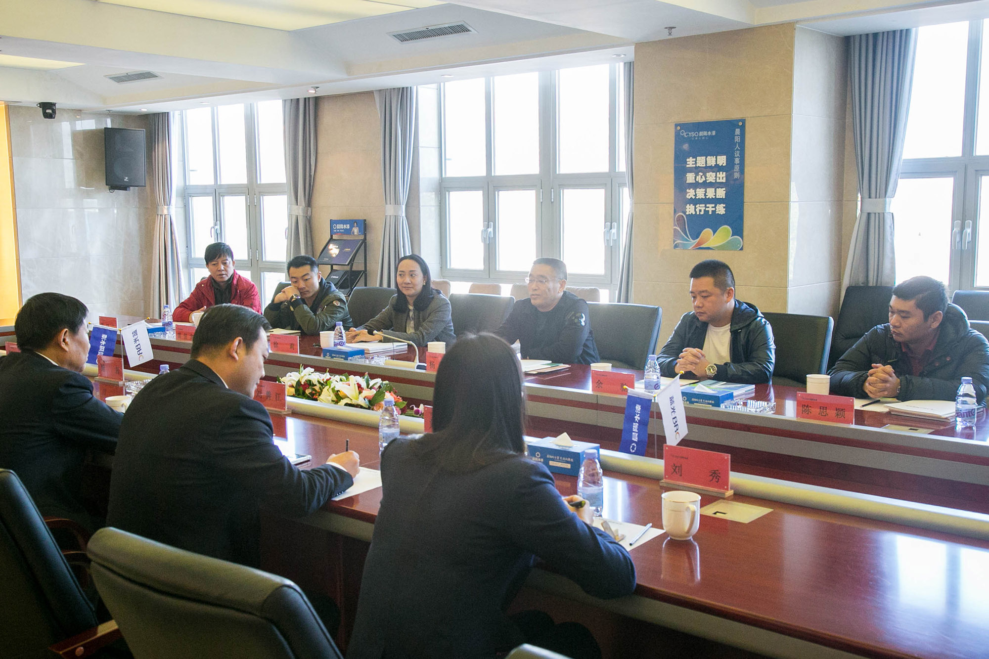 蓝光地产高层造访晨阳水漆.jpg