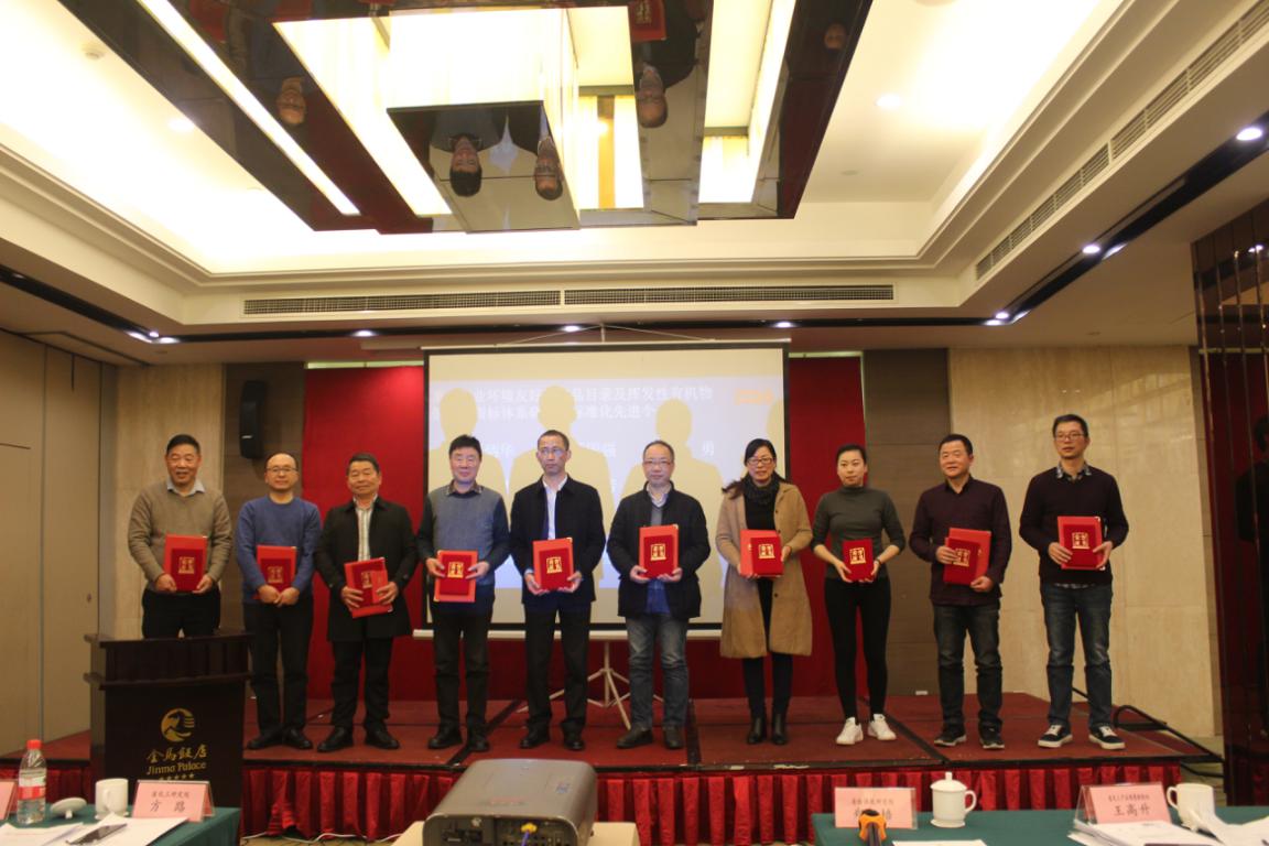 郑培招聘_空乘招聘会场如艺考,美女扎堆亮相超养眼(4)