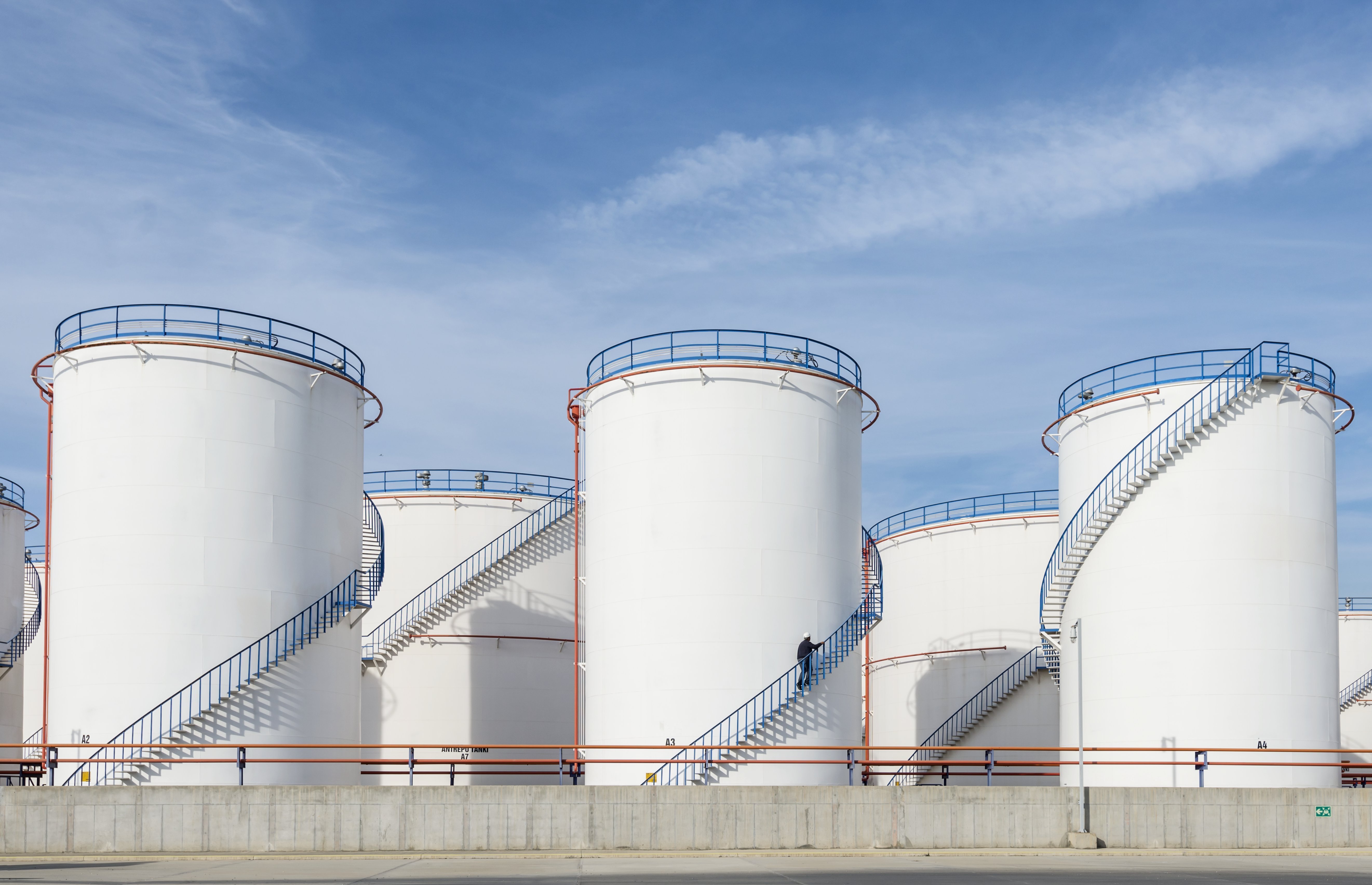 【配图】large white Industrial tanks for petrol and oil.jpg