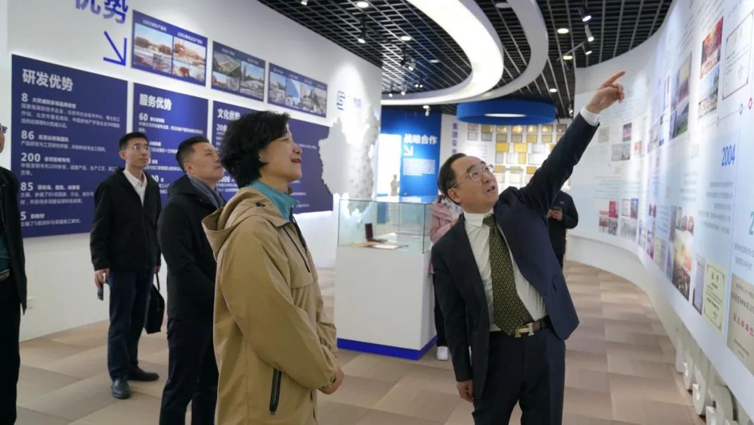 北京市大興區(qū)人大常委會黨組書記、主任艾麗一行蒞臨富思特考察調(diào)研