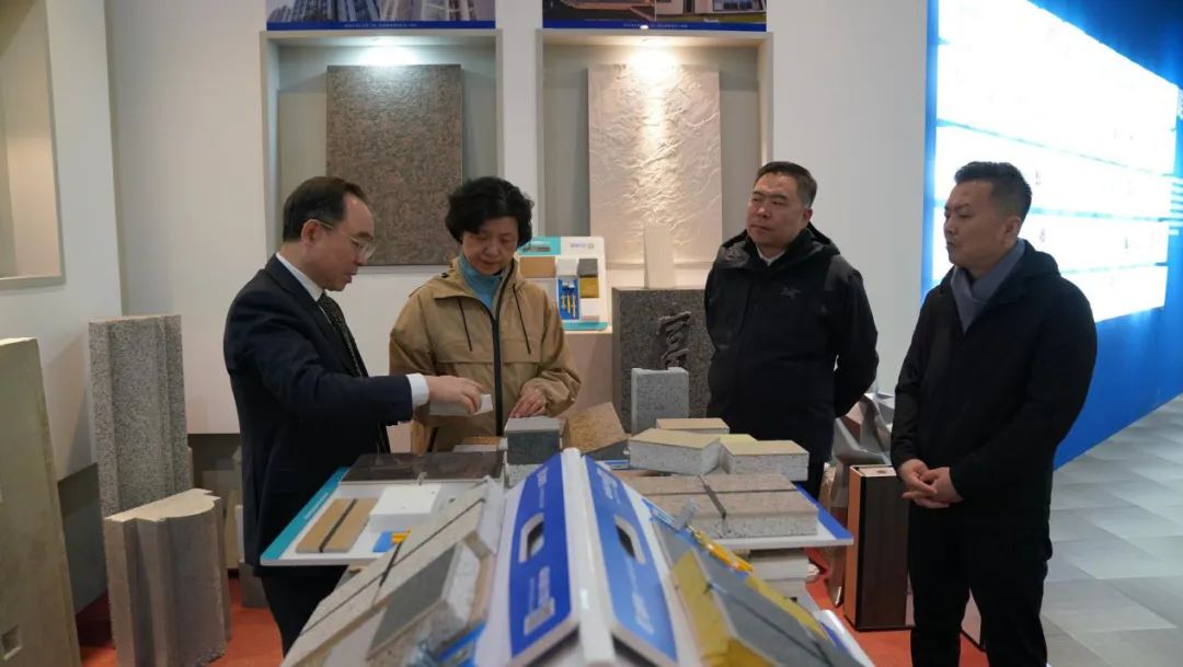 北京市大興區(qū)人大常委會黨組書記、主任艾麗一行蒞臨富思特考察調(diào)研