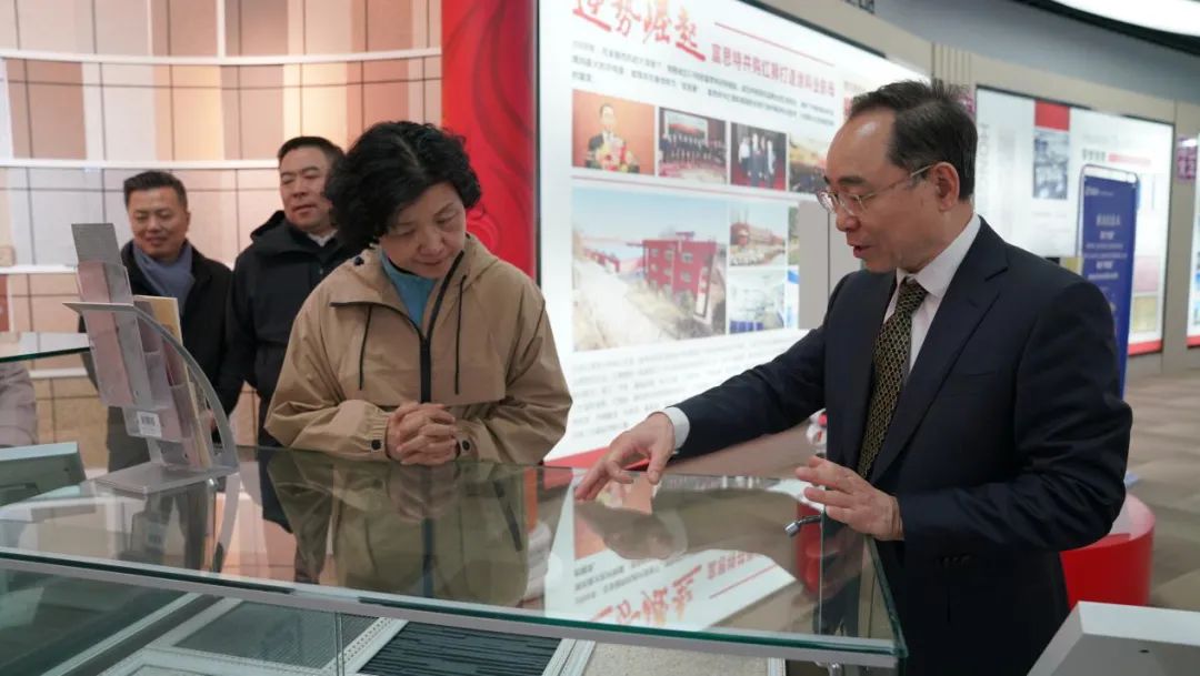 北京市大興區(qū)人大常委會黨組書記、主任艾麗一行蒞臨富思特考察調(diào)研
