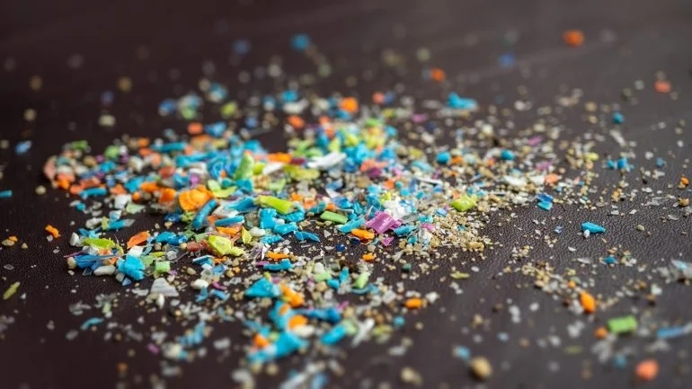 microplastic-shutterstock_2179332849-770x433_鍓⬜湰.jpg