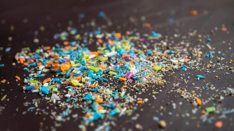 microplastic-shutterstock_2179332849-770x433_鍓⬜湰.jpg