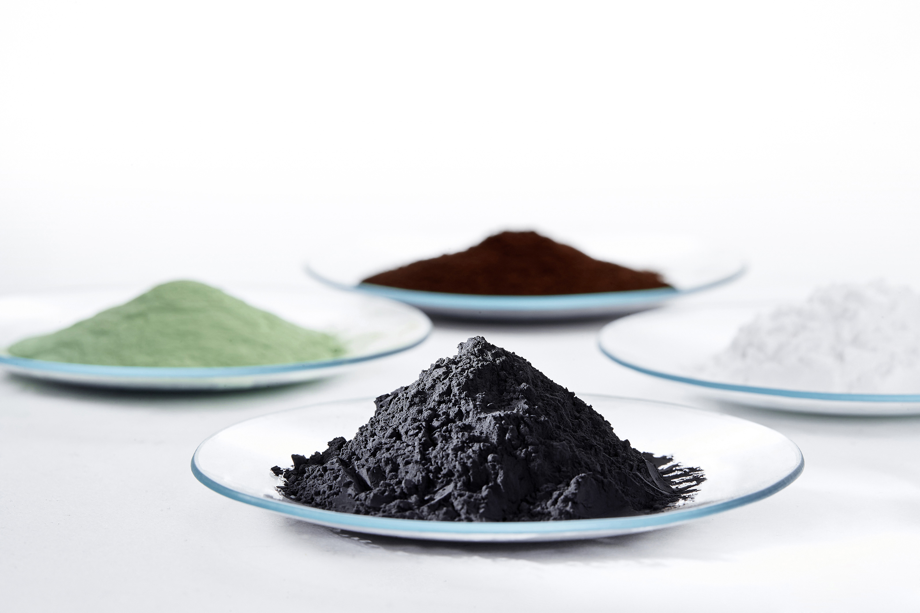 P_137_BM_cathode_materials_powder.jpg